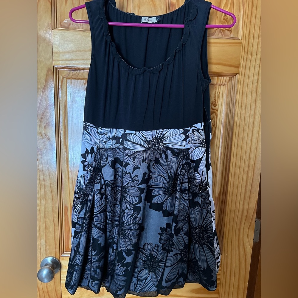 Black and white floral dress size large